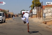 Kỷ lục Guinness: Lộn ngược bằng 1 tay liên tiếp 36 lần