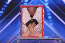 America’s Got Talent: Màn chui vào trong chiếc hộp nhỏ gây kinh ngạc