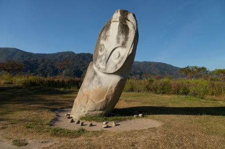 Bí ẩn về những cự thạch khổng lồ ở Indonesia