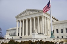 Đông Phương: Lệnh tiêm vắc-xin bắt buộc là bất hợp pháp