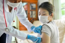 Nghiên cứu mới: Hiện tượng kinh nguyệt ra nhiều hơn liên quan đến vắc-xin COVID-19