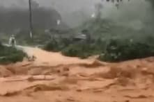 Thừa Thiên-Huế: Đất đá xối xả cuốn theo lũ trên đèo Phú Gia; vùng hạ lưu ngập cục bộ