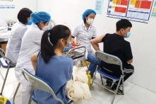 Hà Nội: Sau 20 ngày đến trường, học sinh tại 8 quận “vùng cam” trở lại học trực tuyến