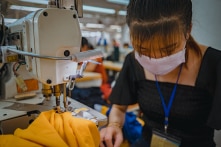 Quốc hội Việt Nam thông qua gói kích thích kinh tế gần 347.000 tỷ đồng