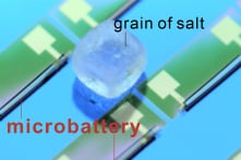 Các nhà nghiên cứu phát minh ra loại pin nhỏ nhất thế giới, chỉ bằng một hạt bụi