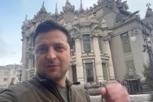 Từ diễn viên hài đến tổng thống, ông Zelensky thành chiến binh dũng cảm của Ukraine