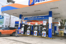 Bộ Tài chính đề xuất giữ nguyên mức thuế BVMT xăng dầu sang năm 2023
