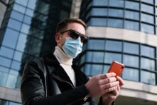 iPhone có thể mở khóa điện thoại bằng khuôn mặt ngay cả lúc đeo khẩu trang