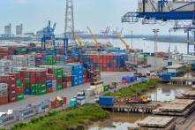 Tháng 2, Việt Nam nhập siêu 1,55 tỷ USD