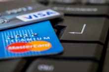 Visa và Mastercard chế tài ngân hàng Nga và viện trợ cho Ukraine