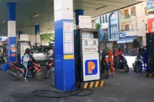 Giá xăng ở mức cao vẫn ‘cõng’ 40% thuế phí, chuyên gia khuyên giảm thêm thuế nào?