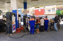 Dầu thô lao dốc, xăng RON95 giảm về 23.000 đồng, dầu Diesel hơn 19.000 đồng/lít
