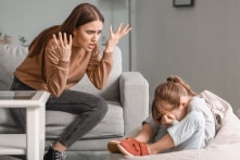 Trẻ do cha mẹ cáu gắt dạy dỗ khi lớn lên khó tránh khỏi 4 tính cách này