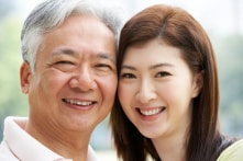 Cô gái bán công ty, dành thời gian đưa cha nuôi đi du lịch để báo hiếu ông