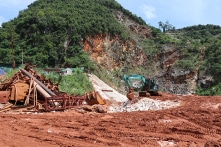 Dân xã Châu Hồng (Nghệ An): Giếng khô, đất sụt từ 2019 nhưng ‘các đoàn kiểm tra đến rồi đi’