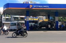 Liên tục giảm 5 lần, giá xăng RON95 về quanh mốc 25.000 đồng/lít