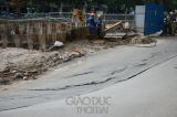 Hà Nội: Đường ven sông Tô Lịch bất ngờ sụt sâu 1m