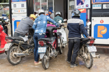 Xăng ở Malaysia chỉ 13.000 đồng/lít, Thủ tướng Việt Nam yêu cầu theo dõi việc nhập khẩu