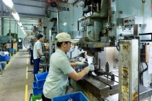 Công nhân thường xuyên vay tiền chi tiêu, ưu tiên chọn rút BHXH một lần