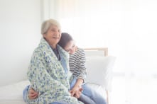 Cụ bà hỏi đường người lạ, ai ngờ đó lại là con gái thất lạc 24 năm