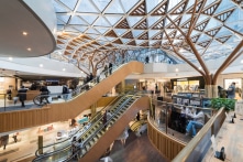 Nhiều trung tâm mua sắm ở Trung Quốc “chèo chống vất vả”