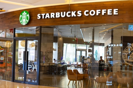 Starbucks tiếp tục điều chỉnh thực đơn theo chương trình ‘Làm nước Mỹ khỏe mạnh trở lại’