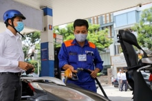 Đề xuất giảm 50% Thuế tiêu thụ đặc biệt với xăng, 50% Thuế VAT với xăng, dầu