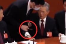 4 nghi vấn việc ông Hồ Cẩm Đào được dìu ra khỏi hội trường Đại hội 20