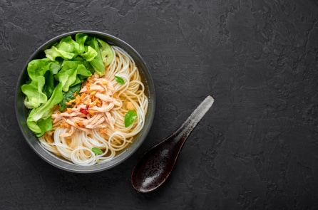Ăn khuya hay để bụng đói đi ngủ, cái nào nguy hại hơn?
