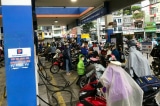 cây xăng dóng cửa dân xếp hàng dợi mua xăng việt nam nhập khẩu xăng dầu