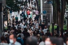 Toàn cầu lần lượt mở cửa, hơn 100 quốc gia chào đón khách du lịch chưa tiêm chủng