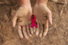 HIV tại Việt Nam: Tăng hơn 13.000 người/năm, báo động ở nhóm nam quan hệ đồng giới