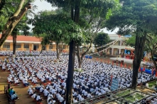 Nhiều phụ huynh thắt chặt chi tiêu để chuẩn bị cho con vào mùa tựu trường