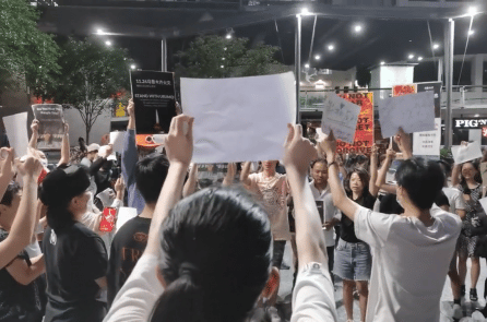 Ông Tập Cận Bình cuối cùng cũng phải cúi đầu trước biểu tình ở Trung Quốc?