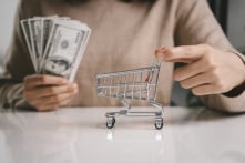 Tiêu tiền thế nào nếu lương không theo kịp lạm phát