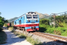Đề xuất vẫn sử dụng đầu máy, toa tàu đã hết niên hạn tới tháng 12/2030