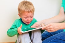 Mẹ ‘ép’ 5 em bé cai nghiện Internet và thu hoạch đáng kinh ngạc