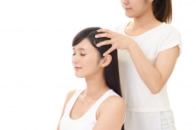 Phụ nữ bị tóc bạc sớm có thể là do thiếu 3 loại dưỡng chất này