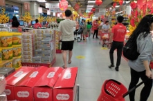 Tết Nguyên Đán 2023: Siêu thị tung khuyến mãi tới 55% để thu hút khách