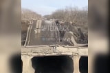Ukraine đánh sập chiếc cầu gần Bakhmut khi quân Nga tiếp cận