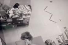 Ninh Bình: Cháu bé chậm phát triển bị cô giáo ở trung tâm liên tiếp tát vào đầu