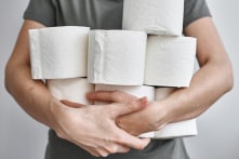 Người đi tiểu nhiều lần và ít lần, ai khỏe hơn?