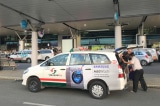 Đi taxi ở sân bay Tân Sơn Nhất, hành khách 