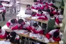 Thầy giáo liên tiếp tát vào đầu 3 học sinh trong giờ học