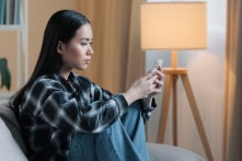 Lệ thuộc điện thoại làm tăng gần 3 lần nguy cơ tự tử ở thanh thiếu niên