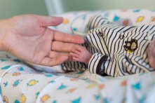 Bé sơ sinh nặng không bằng ổ bánh mì, chiến đấu để tồn tại ngay từ khi chào đời