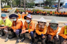 UBND TP.HCM chậm thanh toán, hàng trăm công nhân công ty môi trường bãi công