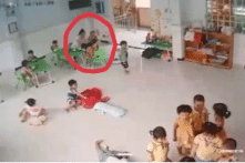 Tát 31 cái vào mặt bé trai 2 tuổi, cô giáo mầm non bị đình chỉ công tác