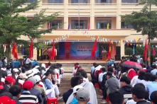 Con bị hạnh kiểm trung bình, thầy giáo xông vào nhà hành hung đồng nghiệp