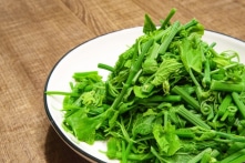 Hoa thiên lý và rau bí luộc